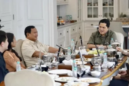 Menteri BUMN Erick Thohir menyampaikan dukungannya kepada Menteri Pertahanan Prabowo Subianto, yang maju mencalonkan diri sebagai calon presiden (capres) di Pilpres 2024, karena ingin menjadikan Indonesia lebih maju.