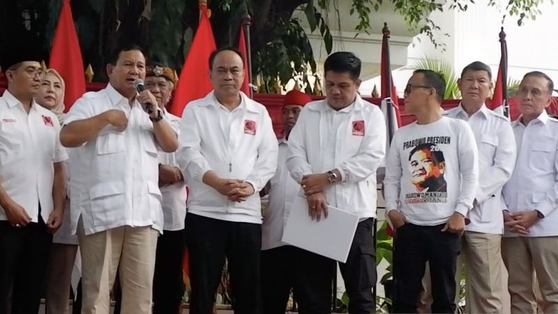 Relawan Projo mendeklarasikan dukungan kepada Ketum Gerindra Prabowo Subianto sebagai bacapres pada Pemilu 2024. Dukungan itu dinilai sebagai kecenderungan dukungan politik Presiden Jokowi.