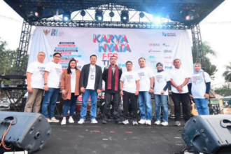 Menteri BUMN Erick Thohir, katakan dirinya berkomitmen untuk selalu mendorong usaha mikro kecil dan menengah (UMKM) agar terus maju berkembang hingga bisa go global, lewat Karya Nyata Festival Vol. 2 yang di selenggarakan di Padang, Sumatera Barat.