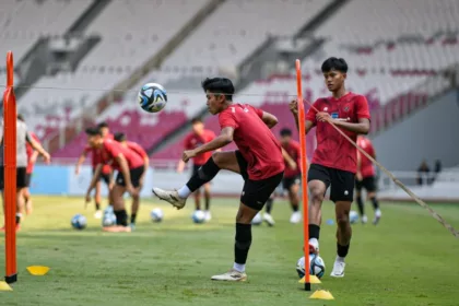 Pelatih Timnas Indonesia U-17 Bima Sakti katakan bakal coret 5 orang pemain jelang Piala Dunia U-17 2023 yang sudah memasuki H-10.