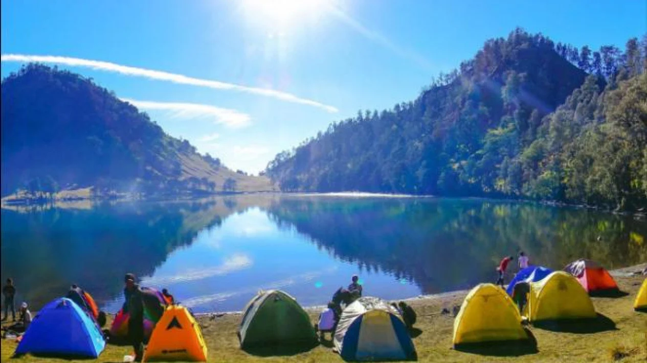 Cerita Mistis Gunung Semeru Sosok Penunggu Perempuan Berkebaya Kuning Di Ranu Kumbolo Inversi Id