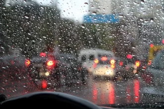 Bahaya Air Hujan untuk Mobil dan Antisipasinya. (Foto: Astra Daihatsu)