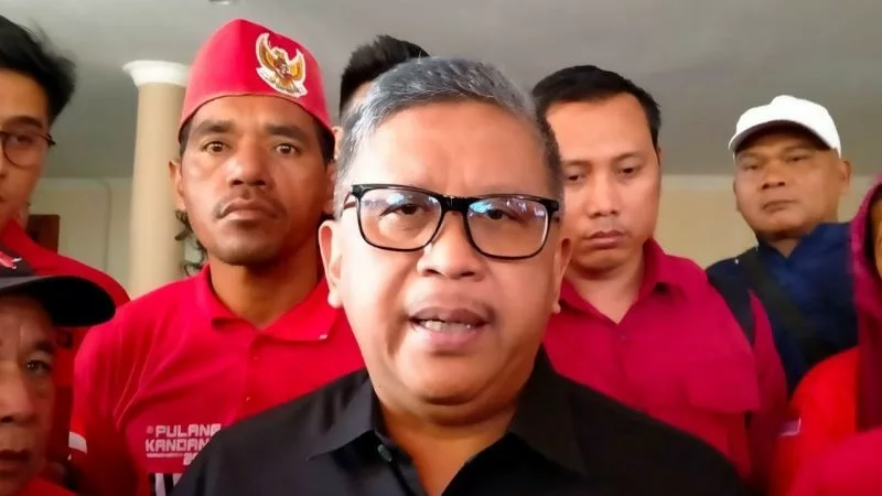 Sekretaris Jenderal DPP PDI Perjuangan (PDIP) Hasto Kristiyanto katakan, Gibran Rakabuming Raka sudah bukan lagi menjadi bagian keluarga besar PDI Perjuangan karena sudah menjadi salah satu dari kader Partai Golkar setelah dicalonkan menjadi calon wakil presiden mendampingi calon presiden Prabowo Subianto di Pilpres 2024. Hal ini berawal dari sebuah telepon dari Ketua Umum Partai Golkar Airlangga Hartarto.