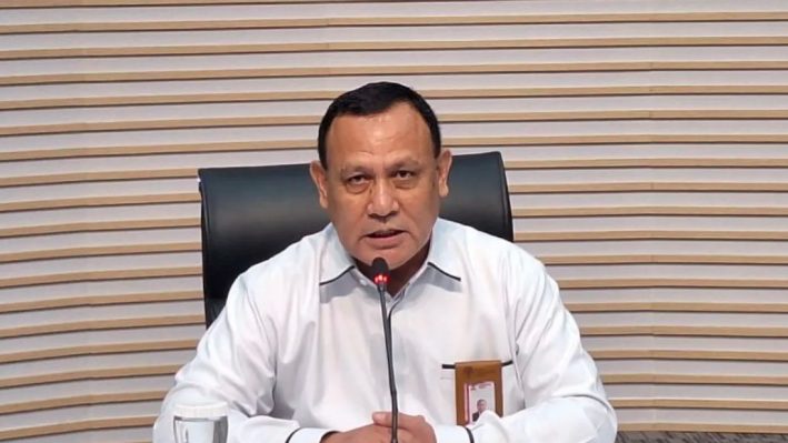 Ketua Komisi Pemberantasan Korupsi (KPK), Firli Bahuri, telah resmi ditetapkan sebagai tersangka oleh penyidik Polda Metro Jaya dalam dugaan kasus pemerasan terhadap mantan Menteri Pertanian, Syahrul Yasin Limpo (SYL).