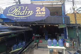 Warung Padin Bu Dewi Achmad 24 Jam, Kebanjiran Orderan Berkat Piala Dunia U-17 di Surabaya