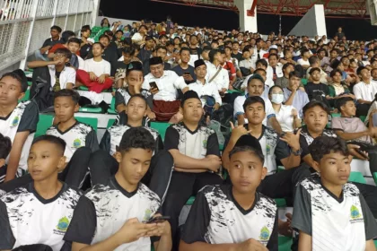 Ya Lal Wathon hingga shalawat Nabi Muhammad bergema dukung Timnas U17 Indonesia di Piala Dunia U17 2023 kontra Ekuador. Hal ini menunjukkan bagaimana masyarakat sangat optimis dengan perjuangan para anak asuh Bima Sakti di ajang bergengsi dunia ini.