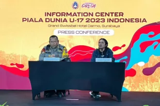 Kepala Biro Operasi (Karo Ops) Polda Jawa Timur, Kombespol Puji Santoso menghimbau pada para pendukung Timnas Indonesia U17 untuk siap menang dan kalah saat menghadapi Maroko pada pertandingan ketiga Piala Dunia U17 di Stadion Gelora Bung Tomo (GBT) Surabaya, Kamis, 16 November 2023.