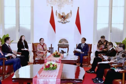 Presiden Joko Widodo (Jokowi) menerima sejumlah delegasi MIKTA Speakers’ Consultation ke-9 di Istana Merdeka, Jakarta, Senin, 20 November 2023, untuk ciptakan perdamaian di Palestina.