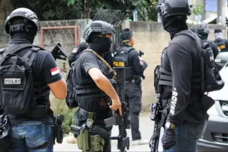 Detasemen Khusus (Densus) 88 Antiteror Polri mengimbau warga yang mengikuti aksi bela Palestina di Monas, Jakarta Pusat, pada Minggu (5/11), mewaspadai adanya kelompok tertentu yang memanfaatkan aksi kemanusiaan tersebut melakukan penggalangan dana untuk teroris.