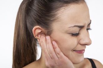 Cara mengatasi telinga berdenging