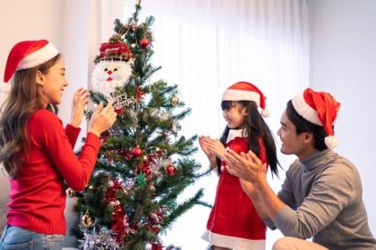 Berbagi keceriaan dan kehangatan natal, diwujudkan melalui pemberiak The Best Password yang baru. Berikut ide kado natal untuk perempuan bermanfaat dan paling besar. (Foto: Kompas)