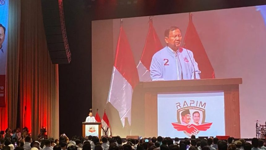 Elektabilitas pasangan Prabowo Subianto-Gibran Rakabuming Raka menjelang akhir tahun 2023 telah meningkat tajam hingga mencapai 50 persen, menandakan potensi kemenangan yang kuat dalam Pilpres 2024. Hasil survei dari New Indonesia Research & Consulting menunjukkan lonjakan signifikan ini.