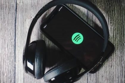 Fakta-fakta fitur playlist AI yang dikembangkan Spotify dapat berikan ide playlist kepada para pengguna agar membuat suasana makin rileks. Spotify memang sedang mengembangkan sebuah fitur terbaru yang menggunakan kecerdasan buatan (AI) untuk membuat playlist secara otomatis.