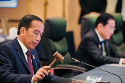 Presiden Joko Widodo (Jokowi) memaparkan strategi yang dijadikan panduan Asia Zerp Emission Community (AZEC) untuk menghadapi perubahan iklim . (Foto: Instagram/jokowi)