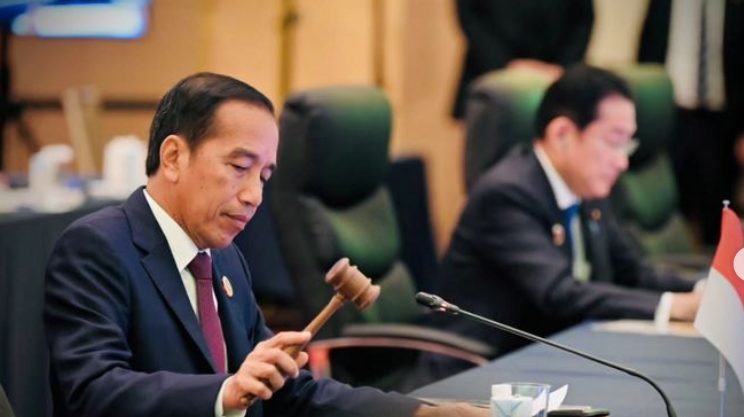 Presiden Joko Widodo (Jokowi) memaparkan strategi yang dijadikan panduan Asia Zerp Emission Community (AZEC) untuk menghadapi perubahan iklim . (Foto: Instagram/jokowi)