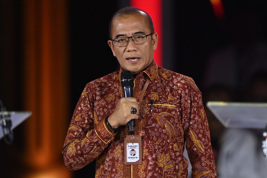 Ketua Komisi Pemilihan Umum (KPU) RI Hasyim Asy'ari mengatakan alasan posisi calon presiden nomor urut 3 Ganjar Pranowo berada di tengah saat debat ketiga capres 2024. (Foto: RRI)