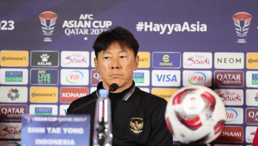 Pelatih Timnas Indonesia Shin Tae-yong optimistis Timnas Indonesia akan beri kejutan, saat lawan Australia pada laga babak 16 besar Piala Asia 2023 di Stadion Jassim bin Hamad, Doha, Minggu, 28 Januari 2024.