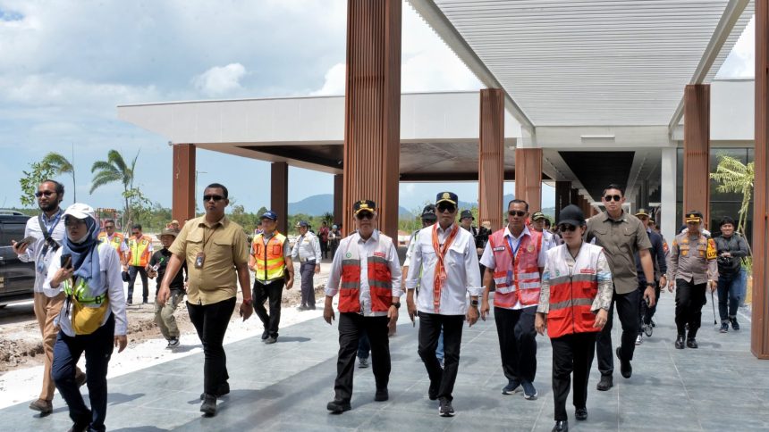 Menteri Perhubungan Budi Karya Sumadi mengungkapkan progres pembangunan Bandara Singkawang (BS) mencapai 95 persen. (Foto: Kementerian Perhubungan)