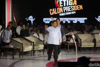 Prabowo Subianto mengungkapkan Indonesia harus memiliki pertahanan negara yang kuat agar bisa menjaga kekayaan yang dimiliki. (Foto: detik.com)
