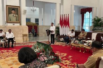 Presiden Joko Widodo (Jokowi) meminta keamanan digital terus ditingkatkan, dengan tenggat waktu bulan enam atau Juni 2024 harus sudah selesai semuanya.