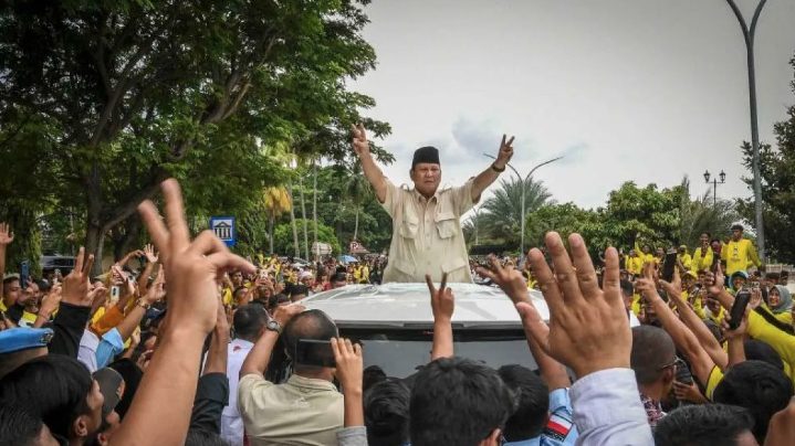 Hasil survei terbaru Pilpres 2024 oleh sejumlah lembaga survei ternama dan menghasilkan, pasangan Prabowo Subianto-Gibran Rakabuming tetap terkuat hingga Anies Baswedan-Muhaimin Iskandar menjadi juru kunci.
