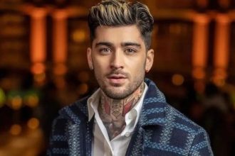 Mantan personel One Direction, Zayn Malik, akhirnya melangkah keluar setelah 6 tahun vakum tampil di depan publik pertama kalinya di acara fashion dengan tampil casual. (Foto: instagram)