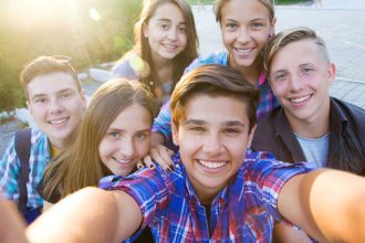 Tips Meningkatkan Percaya Diri Remaja dalam Bergaul