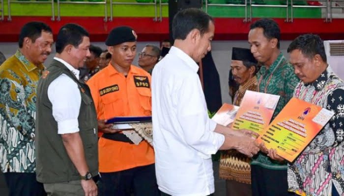 Gagal Panen Akibat El Nino dan Banjir, Jokowi Kucurkan Dana Rp200 Juta untuk Petani Jateng