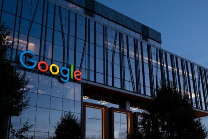 Google dilaporkan bersedia membayar ganti rugi sebesar US$5.000 (Rp 77 juta) per pengguna sebagai akibat dari kasus pelacakan yang melibatkan perusahaan ini.