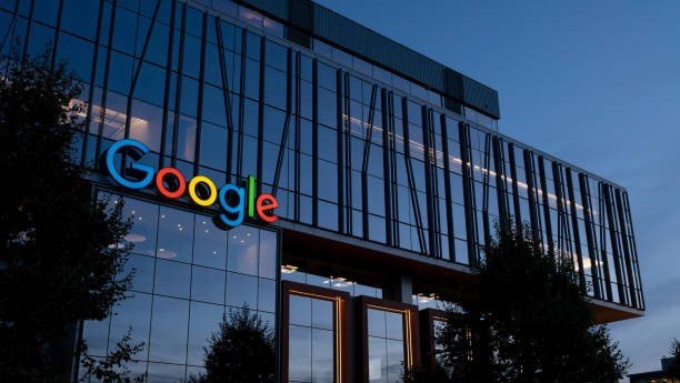 Google dilaporkan bersedia membayar ganti rugi sebesar US$5.000 (Rp 77 juta) per pengguna sebagai akibat dari kasus pelacakan yang melibatkan perusahaan ini.