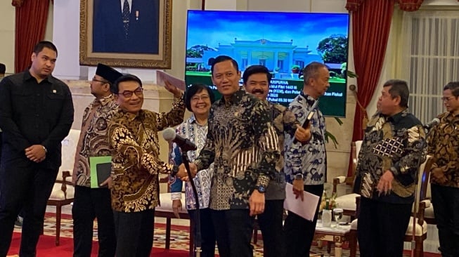 Menteri Agraria dan Tata Ruang/Kepala Badan Pertahanan Nasional (ATR/BPN) Agus Harimurti Yudhoyono atau AHY menghadiri Sidang Kabinet Paripurna perdananya di Istana Negara, Jakarta, Senin (26/2/2024) memiliki fakta menarik yang menjadi perhatian publik. (Foto: Suara.com)