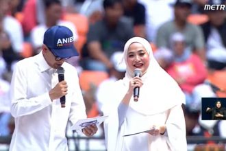 Profil Feni Rose, dari Host Gosip jadi MC Kampanye Akbar AMIN. (Foto Tangkapan Layar/YouTube)