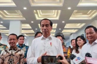 Presiden Jokowi katakan dalam pertemuan antara dirinya dengan Ketua Umum Partai NasDem Surya Paloh, tak penting soal siapa yang mengundang terlebih dahulu. Namun, Jokowi katakan, hal yang terpenting adalah pertemuan tersebut.