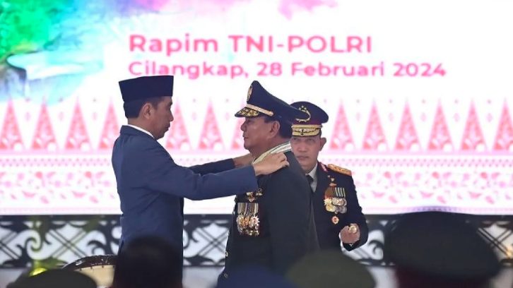 Mabes TNI menyatakan Menteri Pertahanan Letnan Jenderal (Purn.) Prabowo Subianto tak pernah dipecat dari Angkatan Bersenjata Republik Indonesia (ABRI).