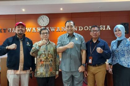 Mantapkan kerjasama dalam bidang informasi, Persatuan Wartawan Indonesia (PWI) Pusat dan Komisi Informasi Pusat (KIP) RI ingin wujudkan fungsi pers yang penuhi kaidah jurnalistik.
