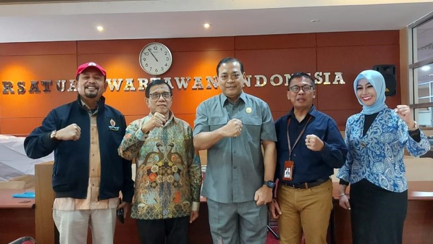 Mantapkan kerjasama dalam bidang informasi, Persatuan Wartawan Indonesia (PWI) Pusat dan Komisi Informasi Pusat (KIP) RI ingin wujudkan fungsi pers yang penuhi kaidah jurnalistik.