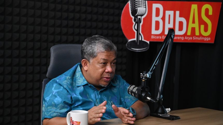 Wakil Ketua Umum Partai Gelora, Fahri Hamzah katakan soal calon presiden nomor urut 3, Ganjar Pranowo mengajak partai pengusung Anies Baswedan-Muhaimin Iskandar (AMIN) gunakan hak angket atau interpelasi di DPR untuk mendalami dugaan kecurangan Pilpres 2024.