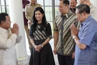 Potensi Ketua Umum Partai Demokrat Agus Harimurti Yudhoyono (AHY) masuk dalam kabinet Prabowo Subianto dan Gibran Rakabuming Raka hingga ketakutan Presiden Joko Widodo (Jokowi) di ujung masa jabatannya.