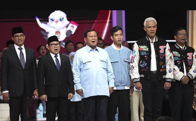 Elektabilitas capres nomor urut 1 Anies Baswedan, calon presiden nomor urut 2 Prabowo Subianto, dan capres nomor urut 3 Ganjar Pranowo di akhir masa kampanye Pilpres 2024.