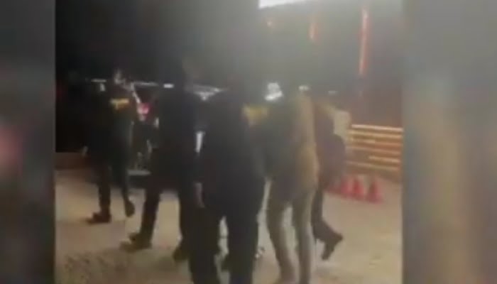 Dua Oknum Polisi Diduga Keroyok Wanita di Klub Malam Karena Pelecehan