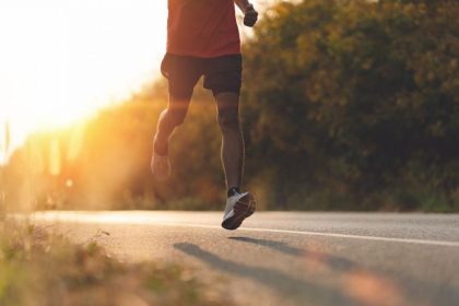 5 Jenis Latihan Fisik Bulu Tangkis Agar Performa Epik, salah satunya jogging. (Foto: Astronout)