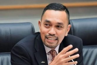 Sindiran Wakil Ketua Komisi III DPR RI, Ahmad Sahroni, soal sanksi minta maaf petugas Komisi Pemberantasan Korupsi (KPK) dari Dewas KPK usai terbukti menjadi pelaku pungli di rutan.