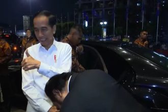 Video Surya Paloh Cium Tangan Jokowi
