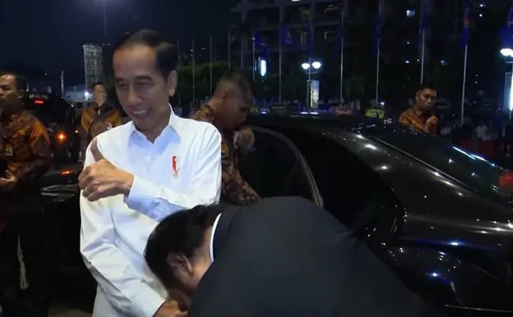 Video Surya Paloh Cium Tangan Jokowi