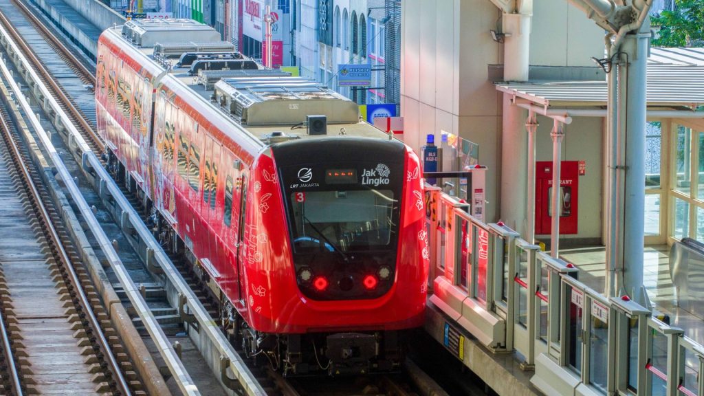 PT Kereta Api Indonesia (Persero) atau KAI kembali mengoperasikan 308 perjalanan LRT Jabodebek pada hari kerja (weekday) pada April 2024. (Foto: LRT Jakarta)