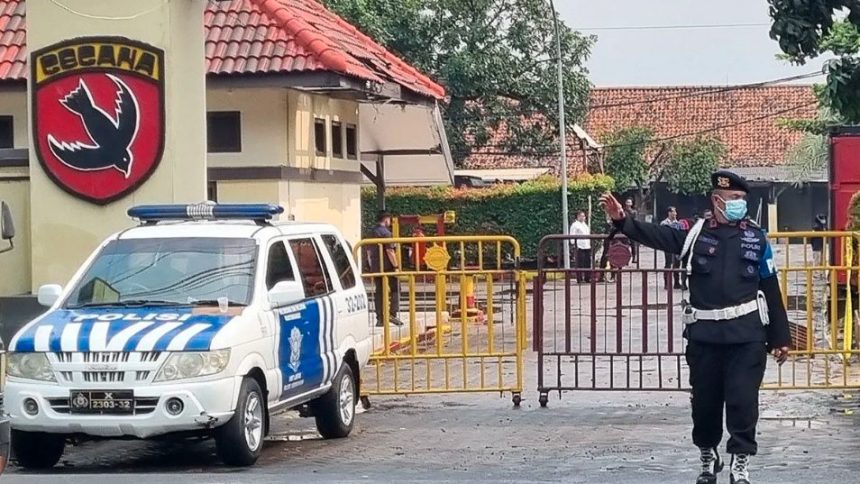 Fakta-fakta ledakan di Markas Brimob Surabaya yang akibatkan sejumlah mobil rusak hingga tak ada korban jiwa dalam insiden tersebut.