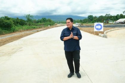 Tegaskan jalan tol dapat membantu percepatan pertumbuhan ekonomi suatu daerah, Menteri Badan Usaha Milik Negara (BUMN) Erick Thohir sebut jalan tol adalah fasilitas terpenting.