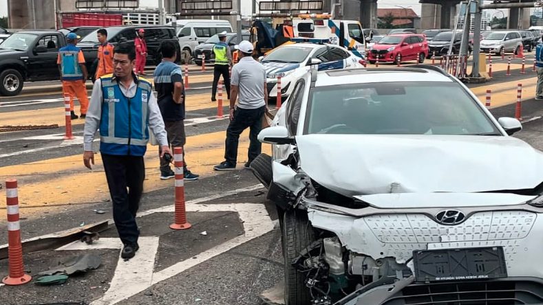 Fakta-fakta kecelakaan beruntun yang terjadi di Gerbang Tol (GT) Halim, Jakarta Timur. Oleh Jasa Marga, kejadian itu disebut akibat adanya sebuah truk yang berjalan dengan ugal-ugalan hingga sopir minibus dilaporkan selamat dalam insiden itu.
