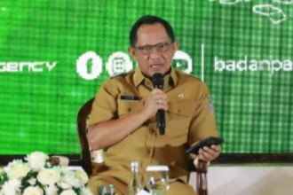 Menteri Dalam Negeri (Mendagri) Tito Karnavian mendesak Pemerintah Daerah (Pemda) untuk tidak membebani masyarakat dengan menaikkan pajak agar mencegah peningkatan inflasi. (Foto: Tangkapan Layar Instagram/titokarnavian)