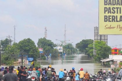 Puluhan ribu penduduk Kecamatan Karanganyar, Kabupaten Demak, Jawa Tengah, pada hari Minggu, 17 Maret 2024 terpaksa mengungsi setelah tanggul Sungai Wulan jebol kembali karena meningkatnya debit air sungai tersebut.